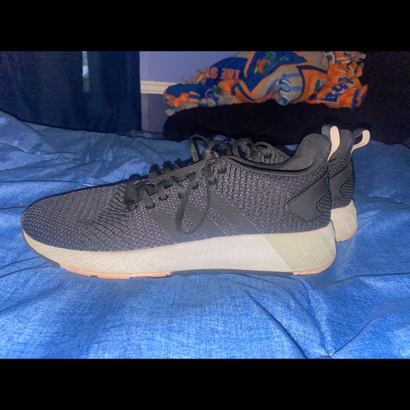 Black Adidas tennis shoes - Picture 2 of 3